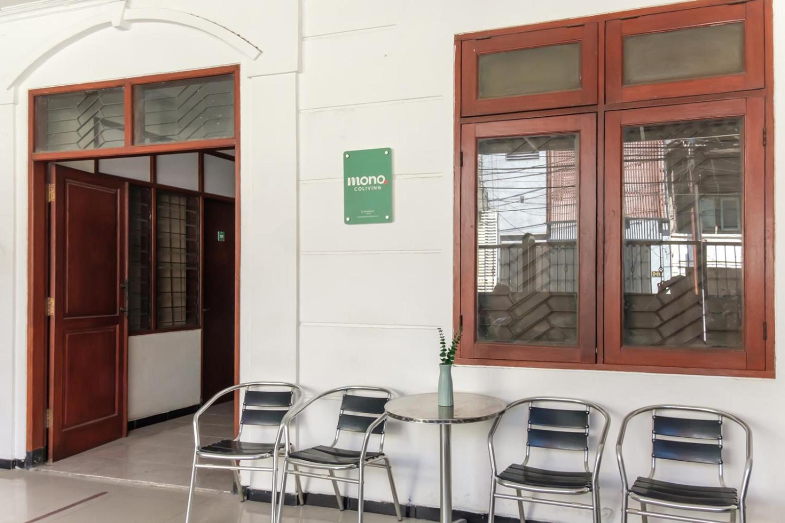 Hotel Mono Coliving Kertajaya Syariah, Sby Surabaya Exterior foto
